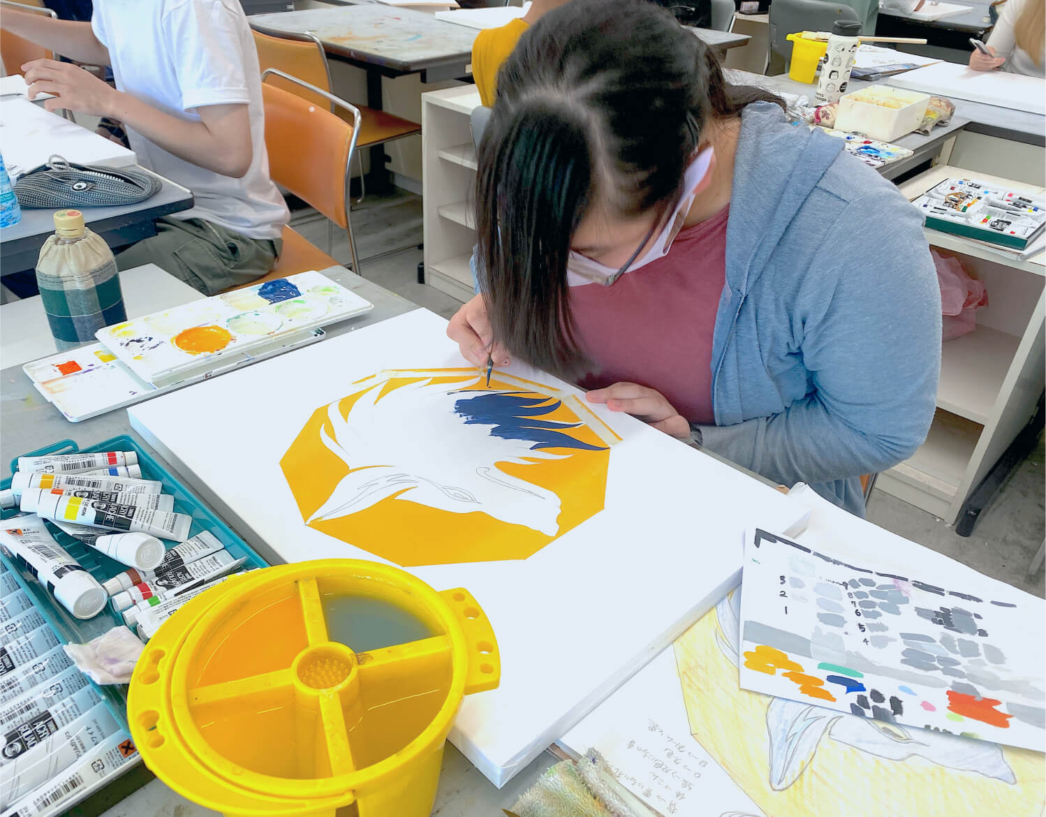 デザイン 動物のシンボル化 授業風景 イメージ