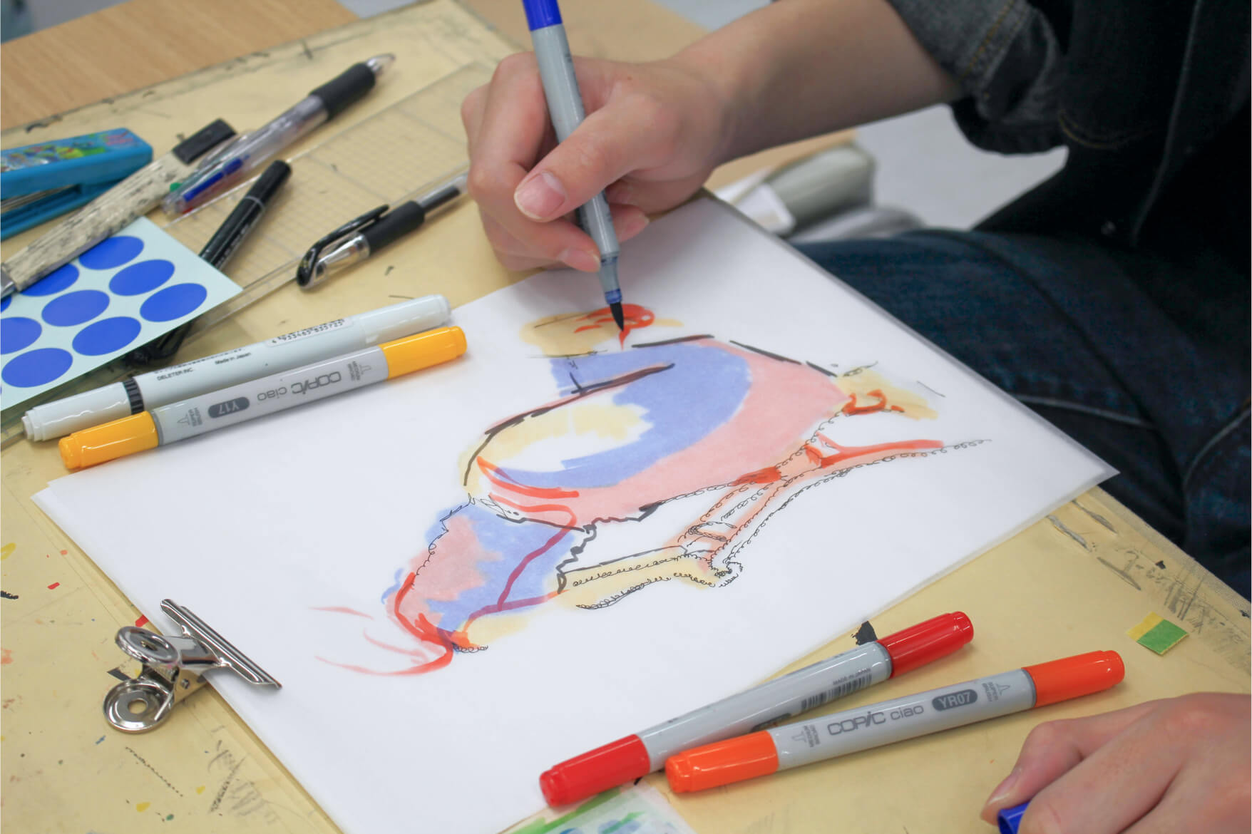 絵画 ドローイング 授業風景 イメージ