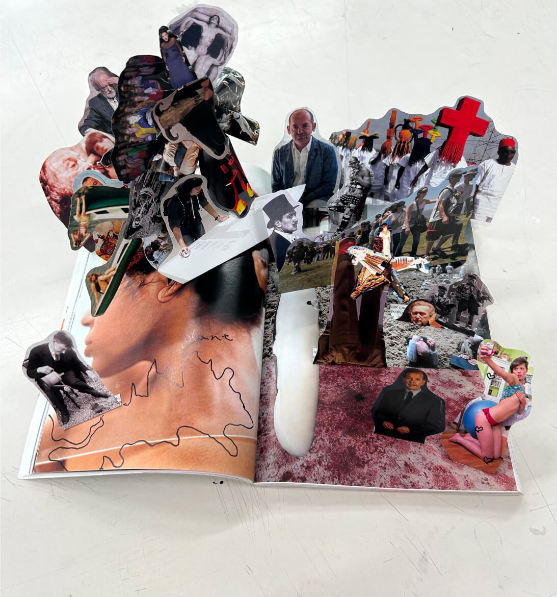 造形 かたちづくり演習 制作物 (素材＝雑誌) イメージ