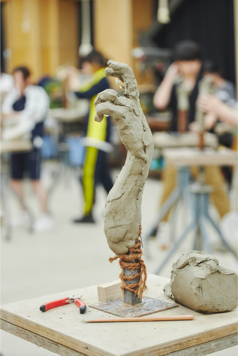 彫刻 手をつくる 作品 イメージ