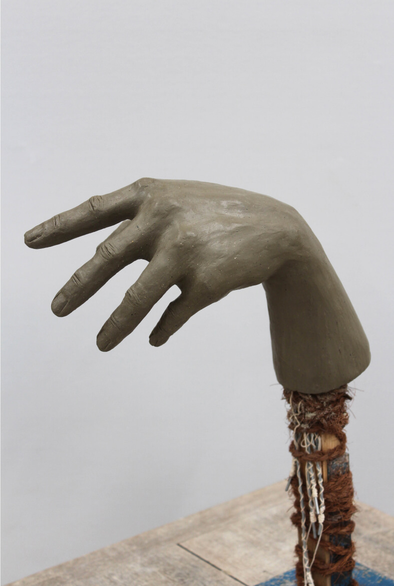 彫刻 手をつくる 作品 イメージ