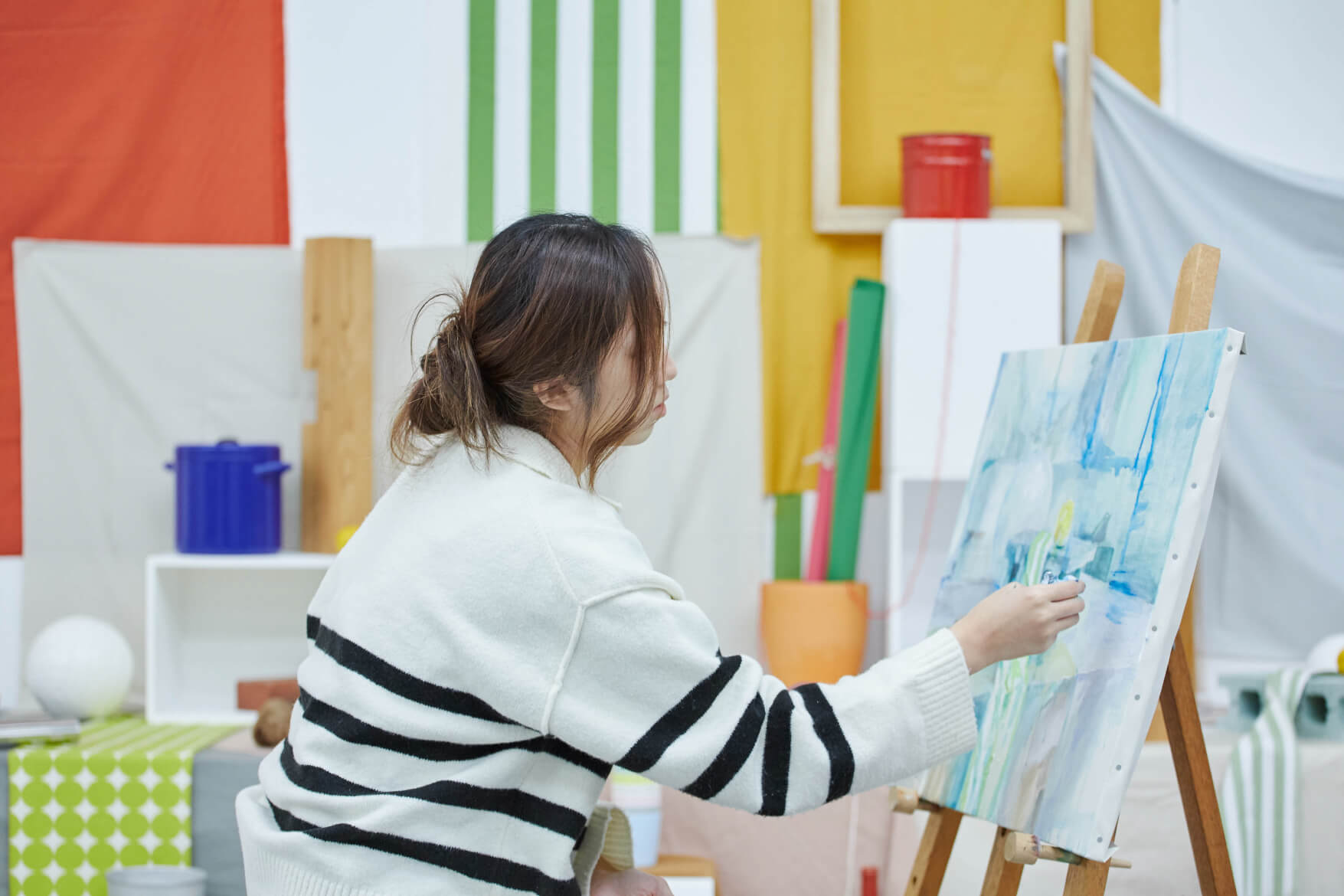 平面 アクリル静物課題 授業風景 イメージ