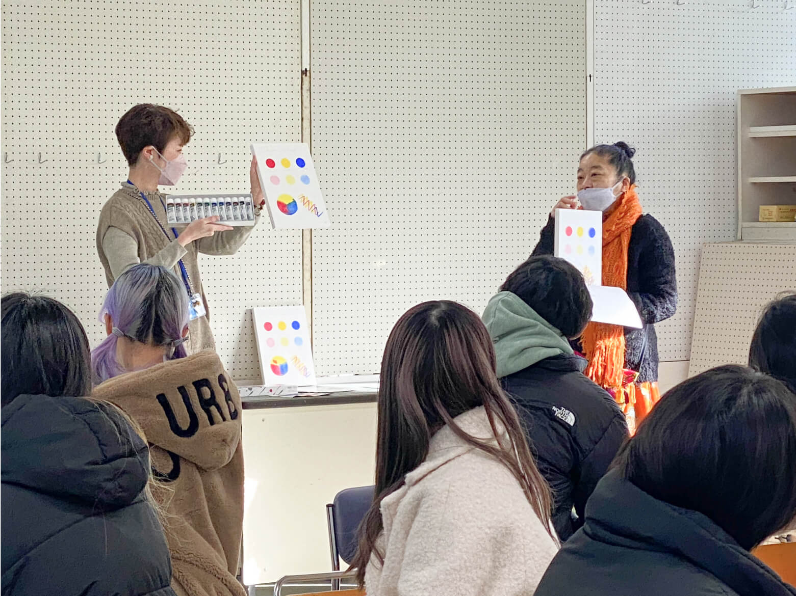 平面 イラストレーション課題 授業風景 (画材レクチャー) イメージ