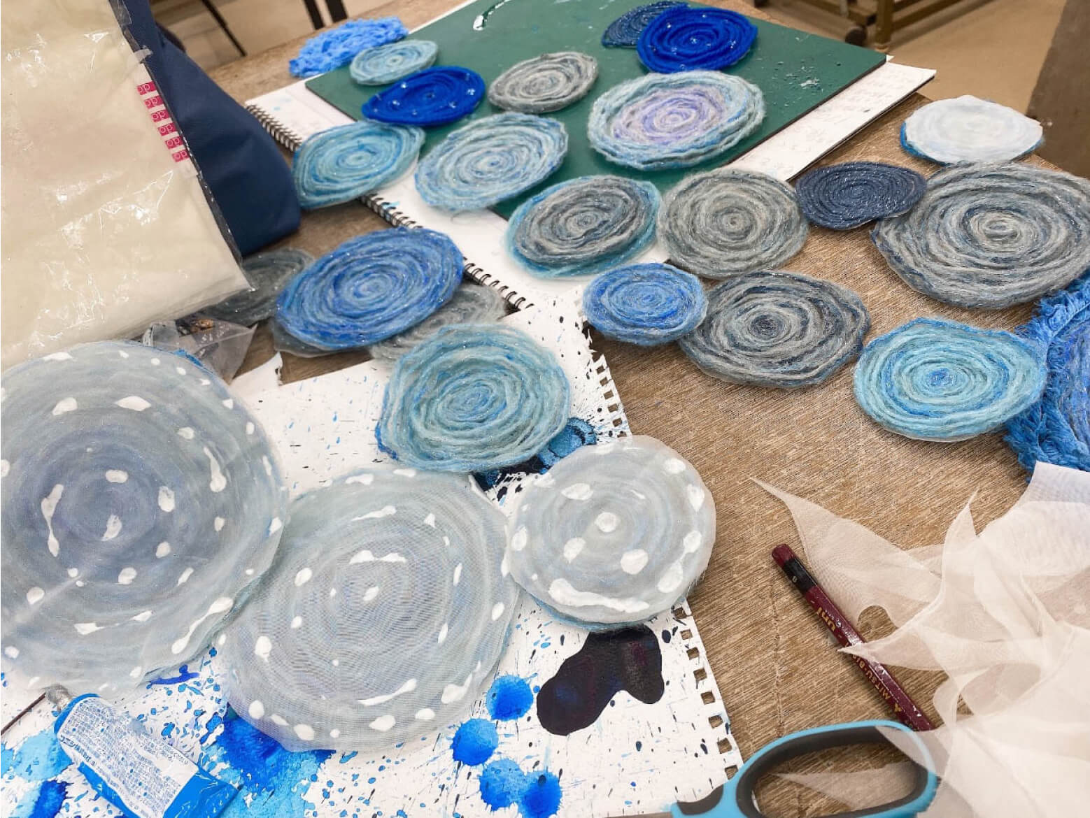 立体 テーマ制作「飾る」制作風景 イメージ