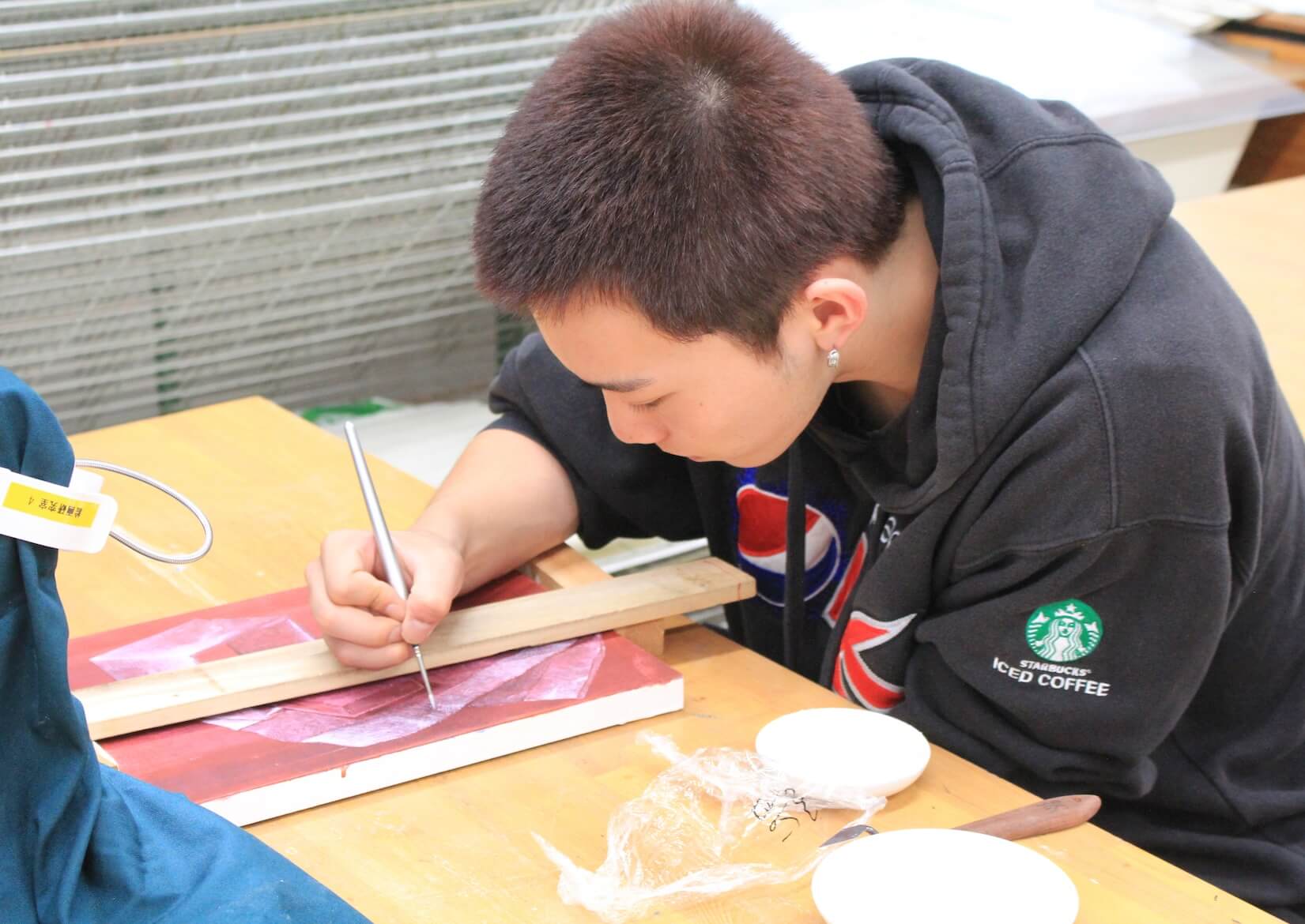 絵画基礎Ⅱ（テンペラ）授業風景1 イメージ