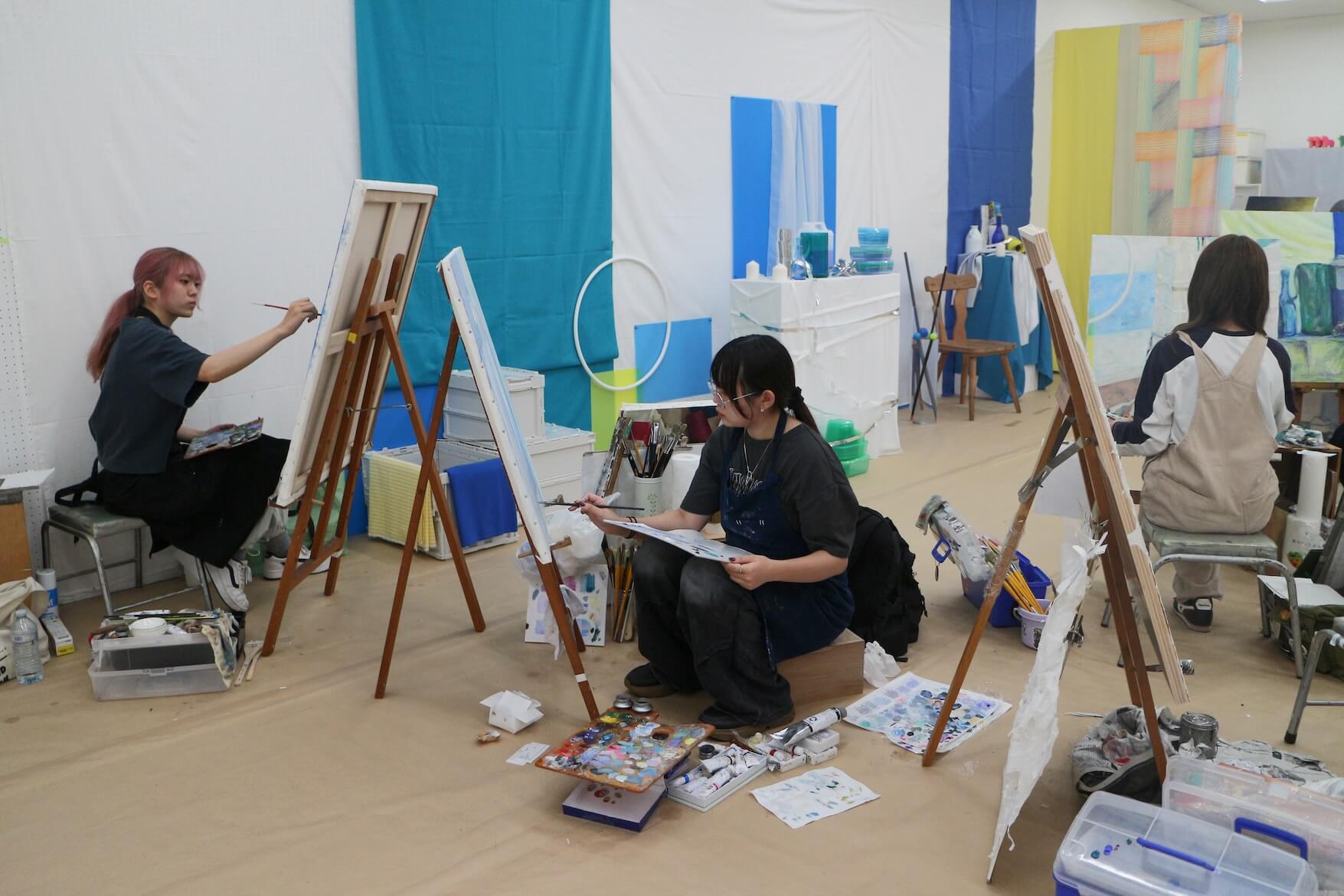 絵画基礎Ⅲ（大モチーフ）授業風景1 イメージ