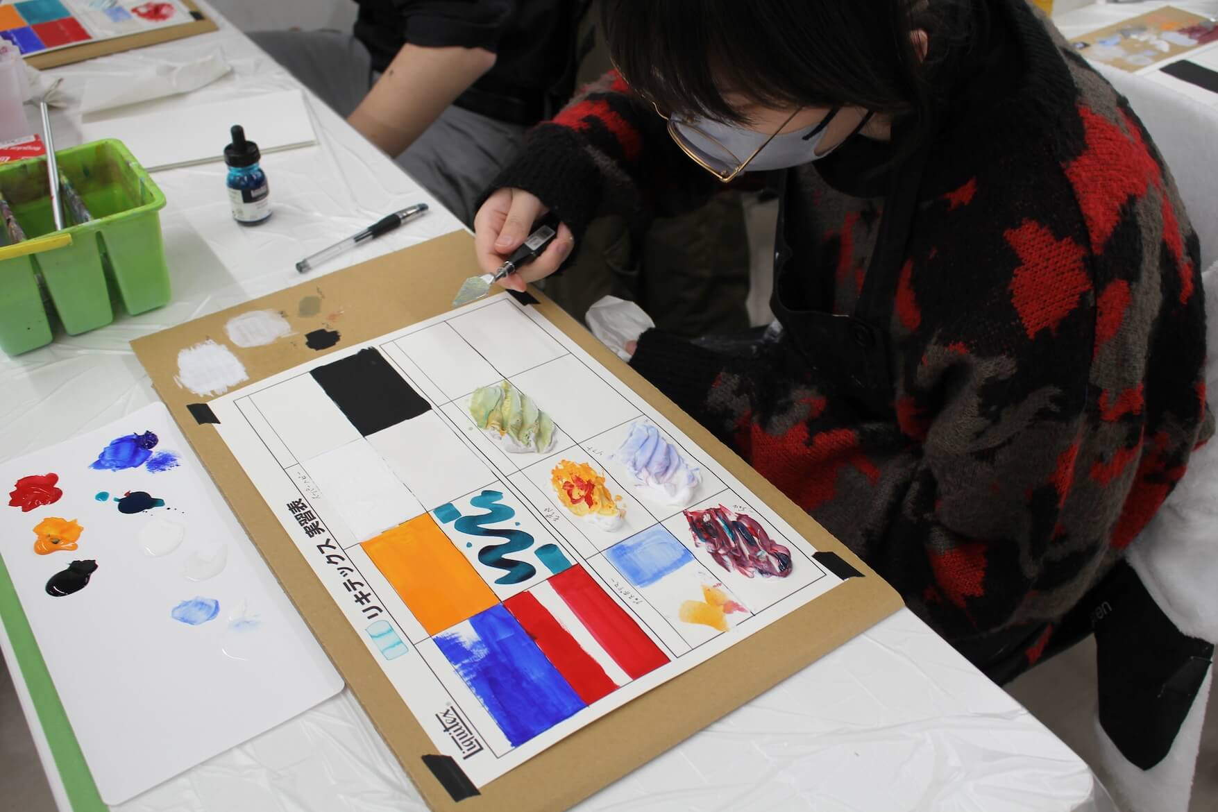 絵画基礎Ⅳ（ミクストメディア）授業風景3(1) イメージ