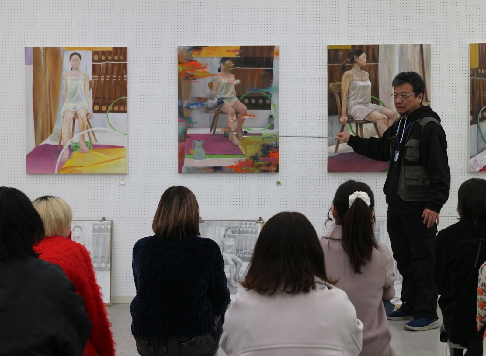 絵画基礎Ⅳ（人物コスチューム）授業風景2 イメージ