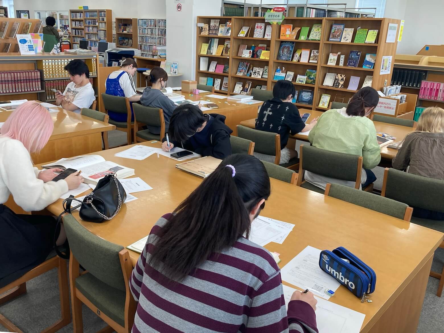 絵画表現Ⅰ・Ⅱ　授業風景2 イメージ