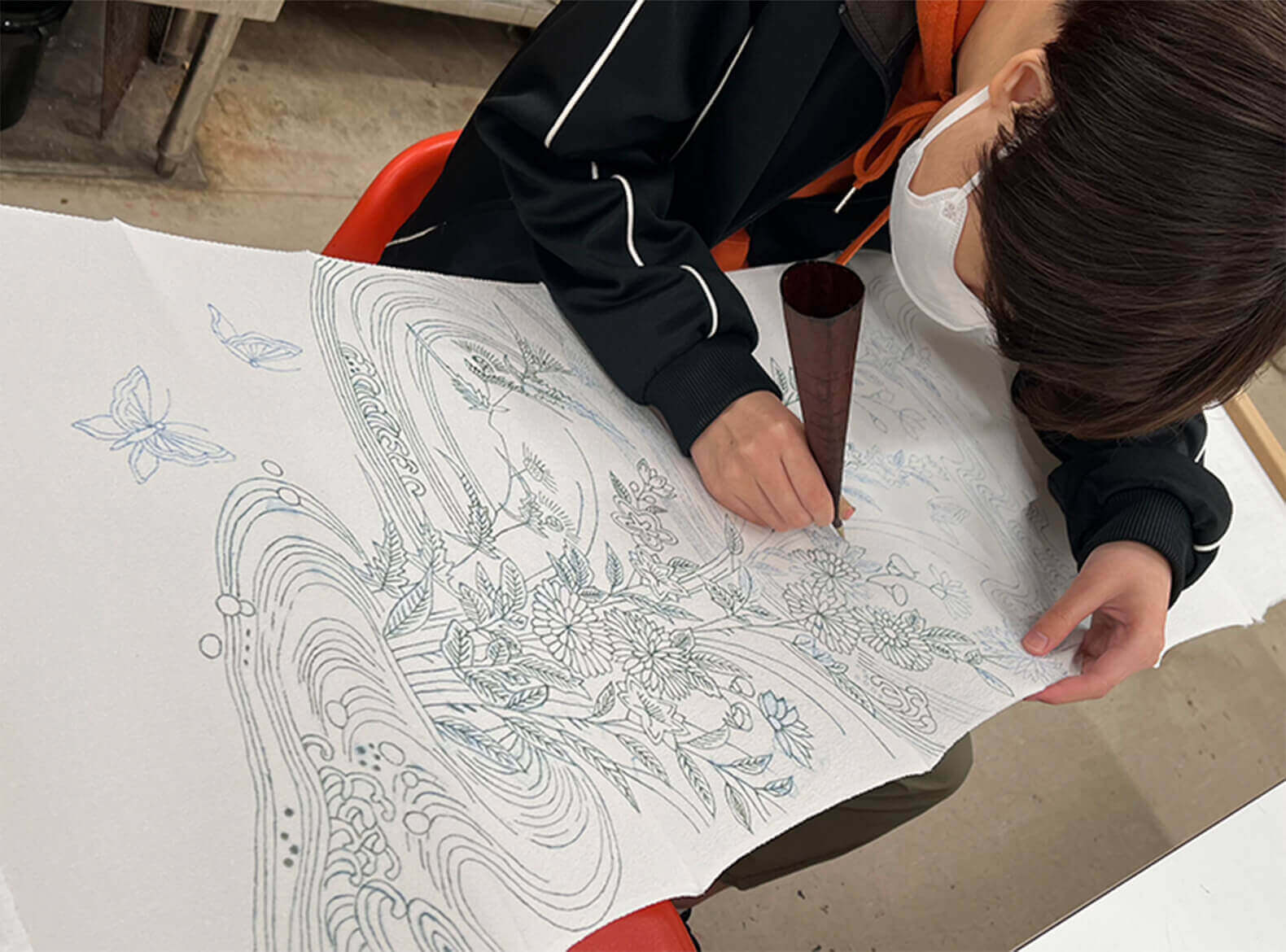 テキスタイルデザイン基礎 III 友禅染作業中 イメージ