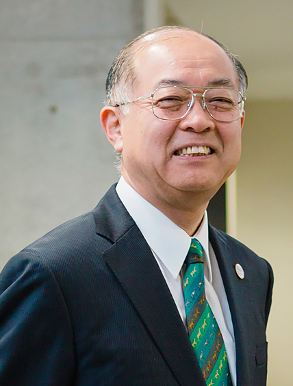 学長 岡本信明