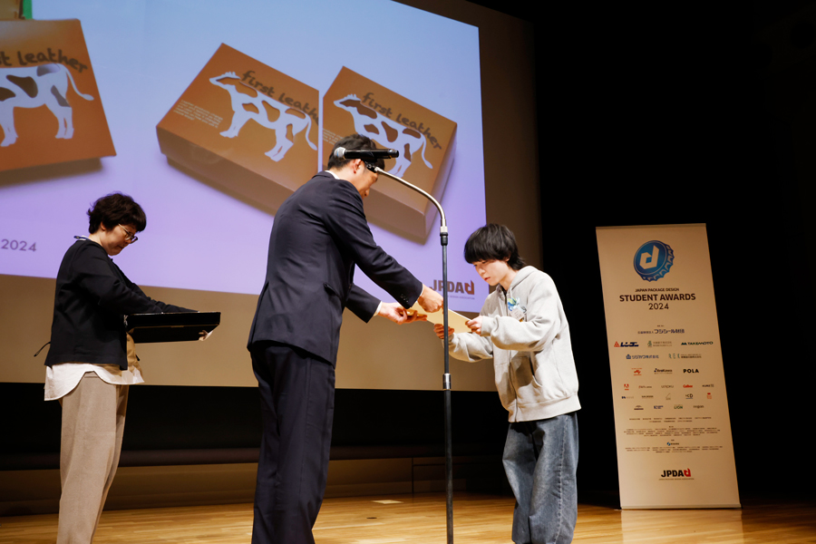 4年生 久場 匡真さんが JPDA「日本パッケージデザイン学生賞2024」で審査員特別賞を受賞 イメージ