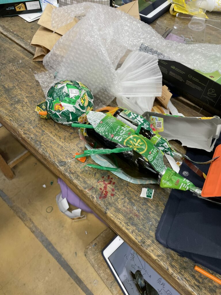 横浜市立三保小学校の『はまっ子未来カンパニープロジェクト』ごみを使ったアートに教職課程研究室 が協力 イメージ