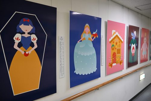 併設校に横浜美術大学の学生作品を展示しています イメージ