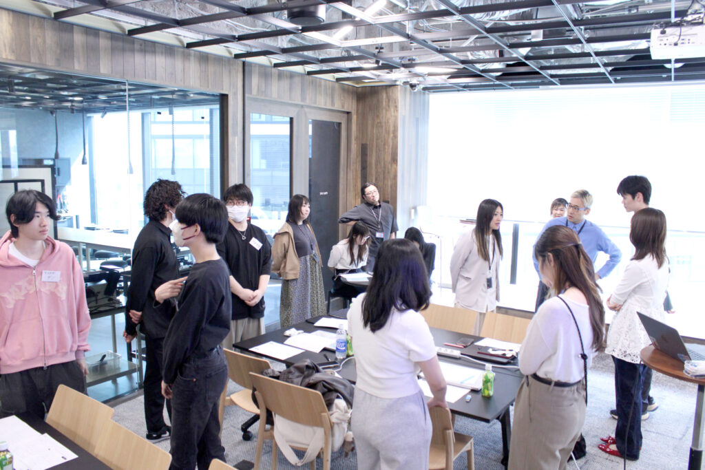 情報デザイン専攻の学外授業としてグレートワークス株式会社によるワークショップを実施しました イメージ