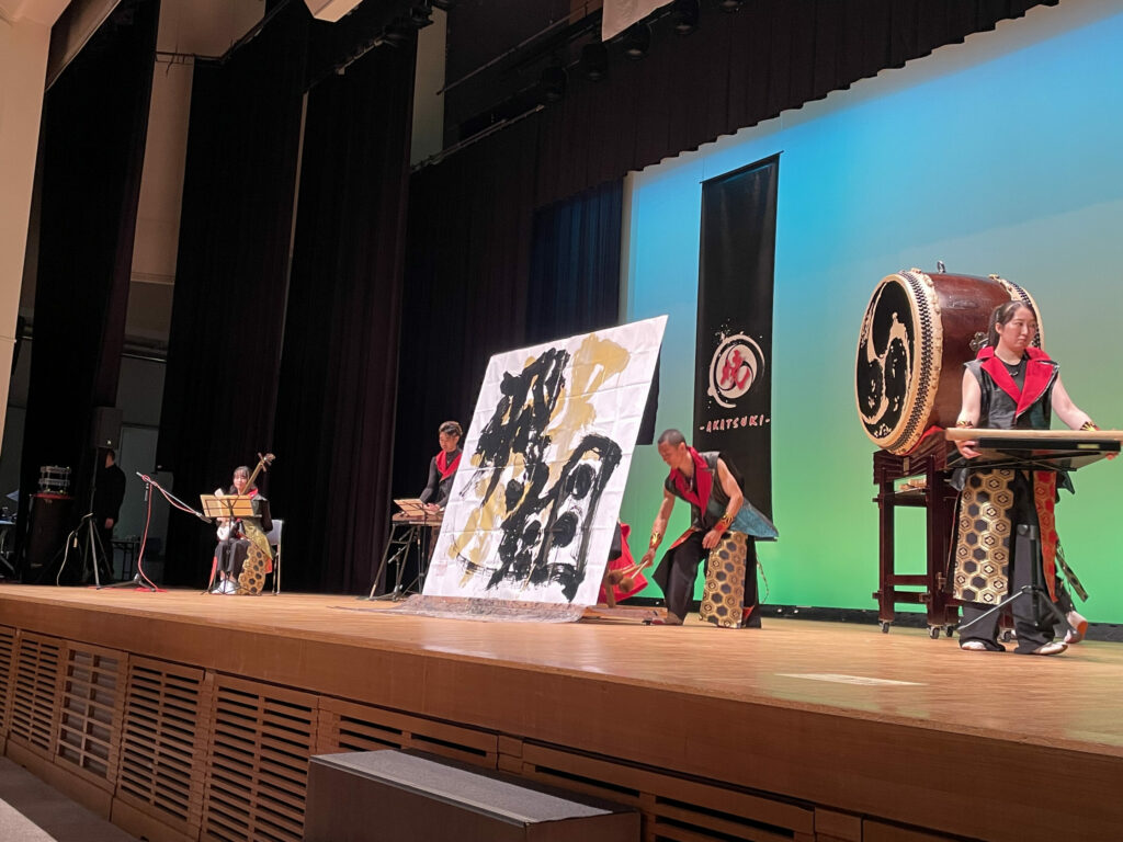 青葉総合高等学校の開校記念式典に本学学生が出席しました イメージ